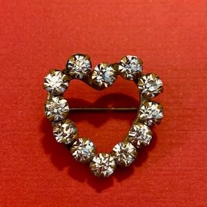 Elegant Vintage Heart-Shaped Crystal Brooch